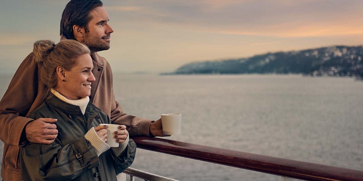 Travel by hotel - couple by the railing - promo
